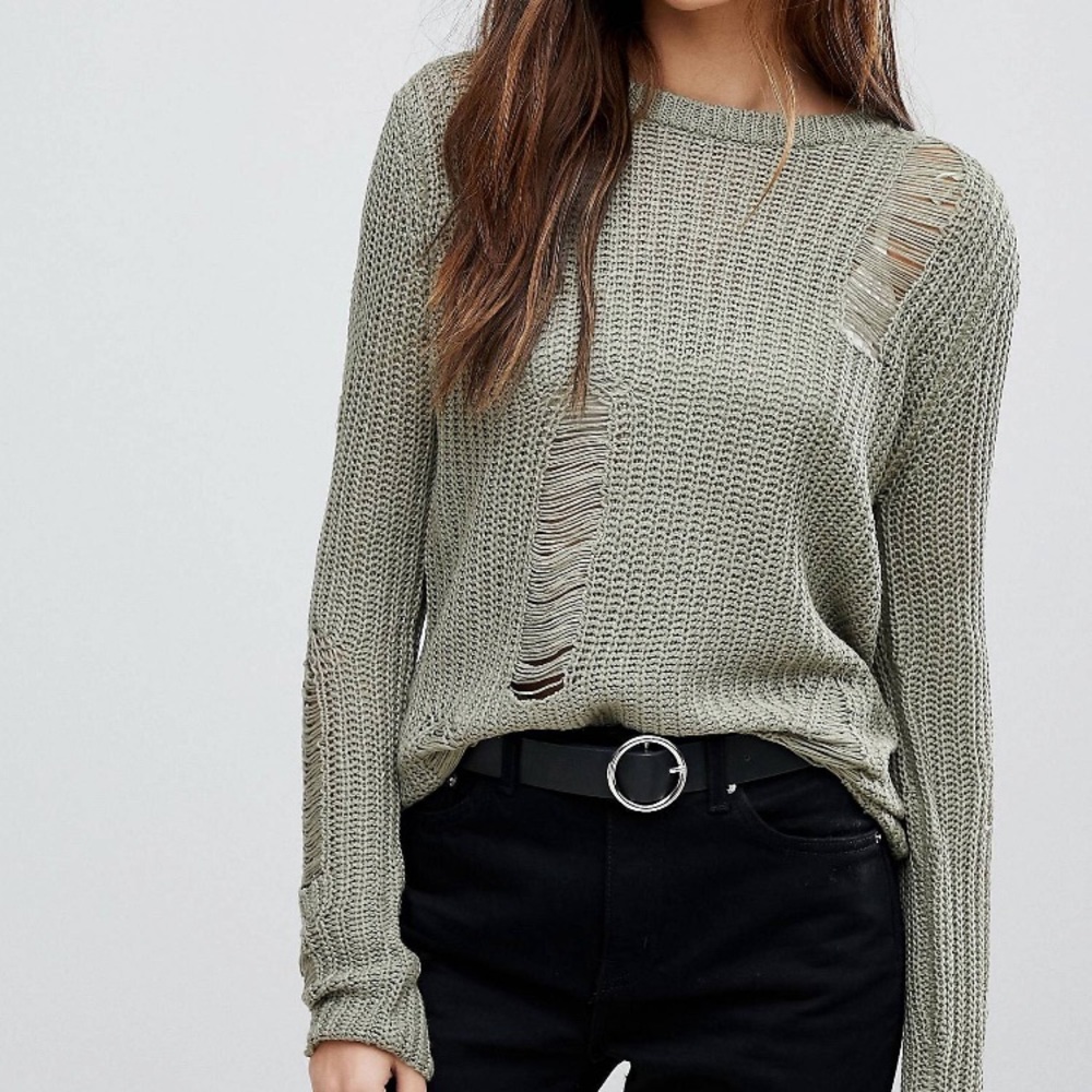 ✨ARMY GREEN DISTRESSED SWEATER✨